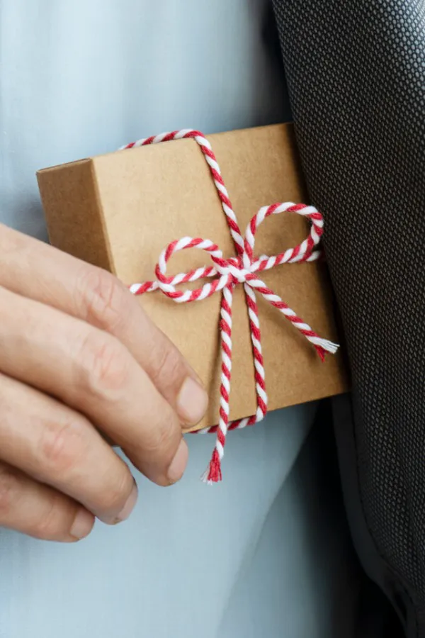 8 Best Corporate Gifts Under ₹3000 for Employees and Clients