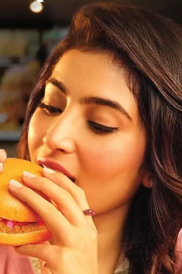 Dhurandhar Star Sara Arjun Recreated 14-Year-Old Ad, Fans Call Her 'Real Burger Bacha'