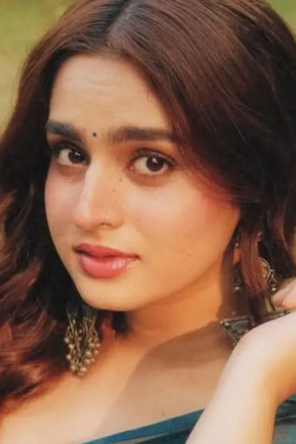 Dhurandhar Actress Ayesha Khan Reveals She Gets Rape Threats Daily, Recalls Being Stalked By Spotboy