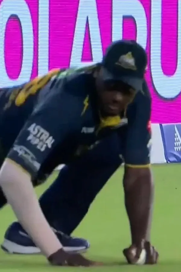Out or Not Out? Kohli Unhappy with Holder's Catch Being Upheld; Ashwin Gives Honest Take