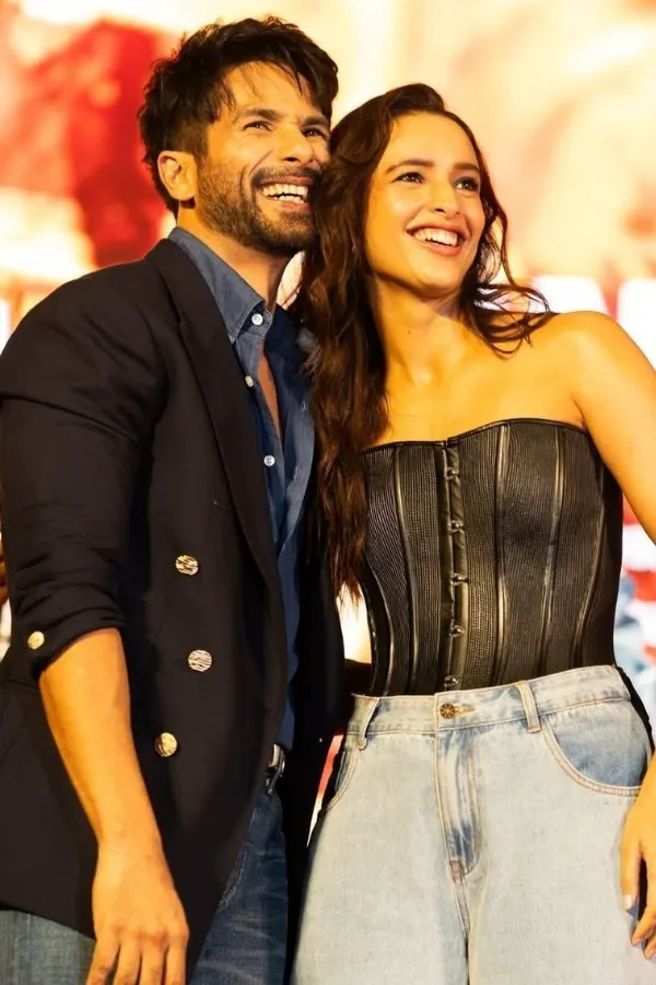 Fans Snub Triptii Dimri & Rush To Shahid Kapoor For Photo; Internet Says 'Social Media Popularity Vs Ground Reality'