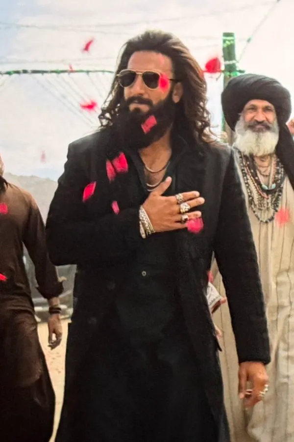 Ranveer Singh Grooves To FA9LA Song At Durandhar 2 Party, Gets Slapped By Rehman Dakait's Wife