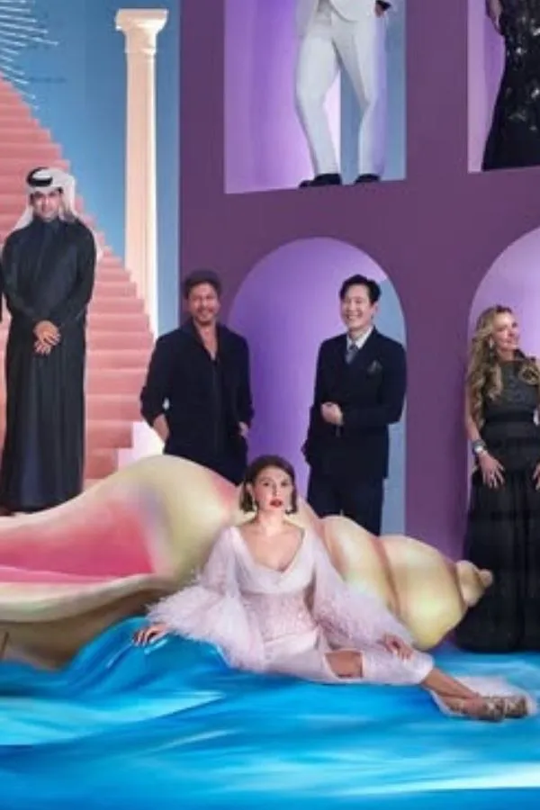 Mega Crossover! Shah Rukh Khan's Pictures With Katy Perry, Millie Bobby Brown, Oscar Issac In Dubai Go Viral