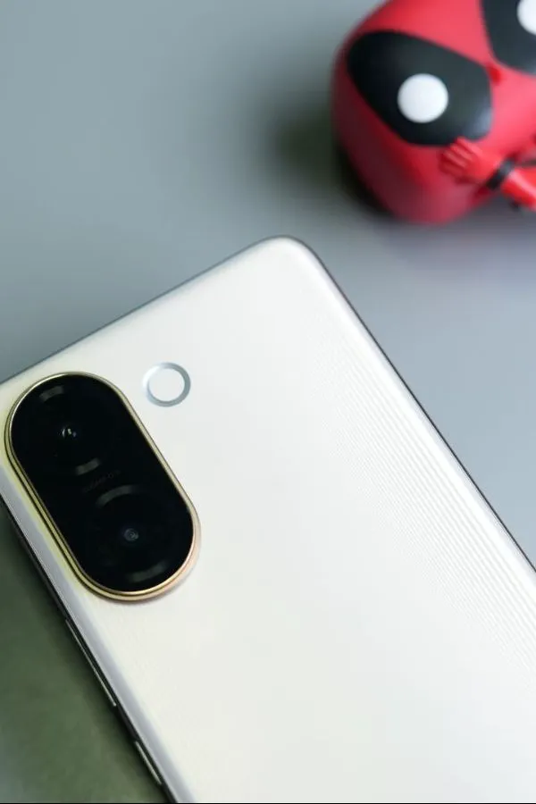 Vivo V60e Review: Stylish Looks, Strong Battery, & Cameras That Pack A Punch