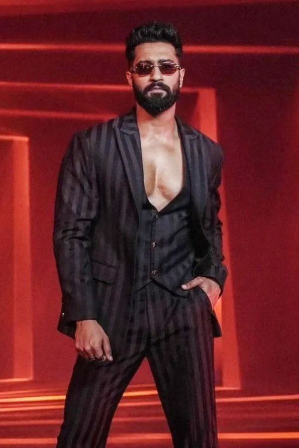 A Saree-Clad Woman Recreates Vicky Kaushal's 'Tauba Tauba' Hook Step & We're Blown Away