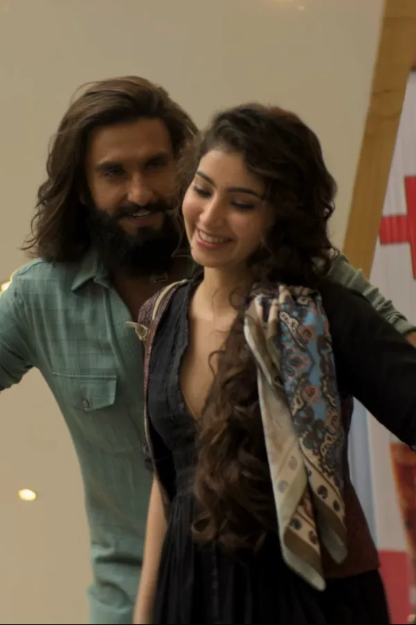 Dhurandhar: Fan Says It's 'Icky' That Ranveer-Sara's Mall Scene In Pakistan Was Shot In Mumbai's Inorbit; Netizens React