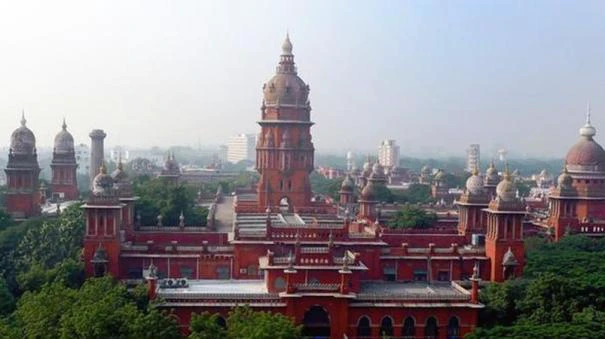 'தனியார் பள்ளிகளில் கூடுதல் கட்டணம் வசூலிக்கக் கூடாது' - உயர் நீதிமன்றத்தில் விதிகளை விவரித்த தமிழக அரசு