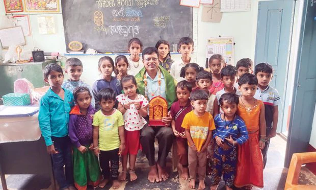 ಮಕ್ಕಳೇ ದೇವರು ಎಂದ ಸ್ಕೂಲ್‌ ಮಾಸ್ಟರ್‌: ಒಂದು ಶಾಲೆ, ಒಬ್ಬರೇ ಶಿಕ್ಷಕ,  29 ವರ್ಷ ಸೇವೆ!