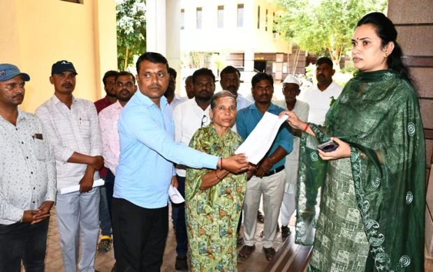 Gadaga: ಸೊಸೆ ಮಾಡಿದ ಮೋಸಕ್ಕೆ ಬೀದಿಗೆ ಬಂದ ಬದುಕು. ದಯಾಮರಣ ಕೋರಿ ಅರ್ಜಿ