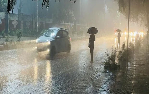 Belthangady: ಭಾರೀ ಮಳೆ; ವಾಹನ ಸಂಚಾರ ಅಸ್ತವ್ಯಸ್ತ
