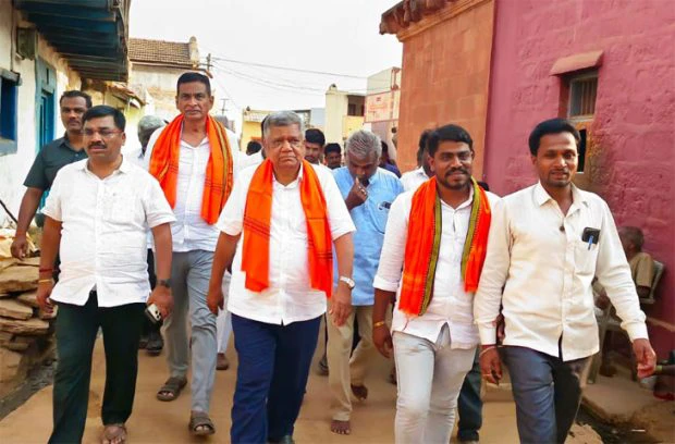 BJP ಅಭ್ಯರ್ಥಿ ನರೇಂದ್ರ ಮೋದಿ ಎಂದು ಮತ ಹಾಕಿ: ಜಗದೀಶ ಶೆಟ್ಟರ್