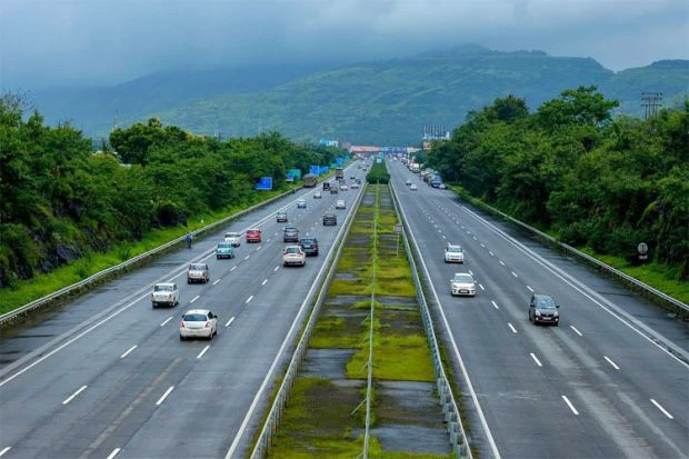 ಬೆಂಗಳೂರು-ಮುಂಬೈ ನಡುವೆ ಗ್ರೀನ್‌ ಎಕ್ಸ್‌ಪ್ರೆಸ್‌ ಹೆದ್ದಾರಿ ಅಭಿವೃದ್ಧಿ 17hr19 shares