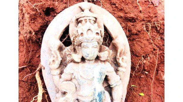 മണ്ണെടുക്കുന്നതിനിടയില്‍ വിഷ്ണുവിഗ്രഹം കണ്ടെത്തി