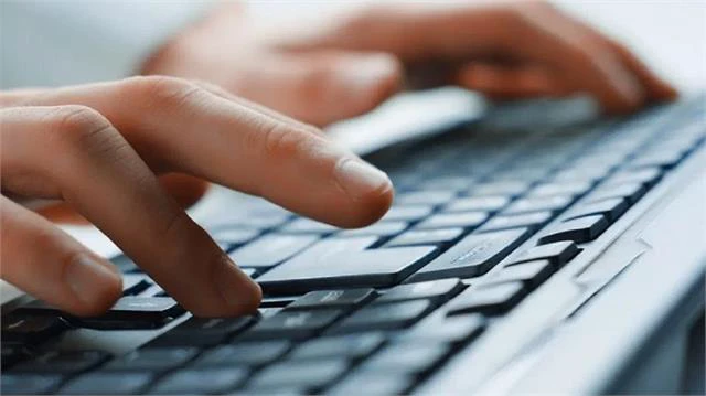 टाइपिंग टेस्ट में फेल होने पर बाबुओं का डिमोशन अब कलेक्ट्रेट में बनेंगे चपरासी