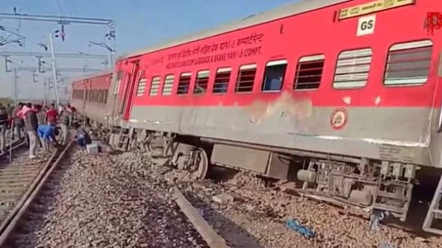 राजस्थान में रेल हादसा, गुजरात से यूपी जा रही ट्रेन मालगाड़ी से टकरा पटरी से उतरी