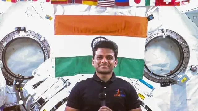 अंतरिक्ष से शुभांशु शुक्ला बोले- भारत दिखता है भव्य, सोना है सबसे बड़ी चुनौती अंतरिक्ष से शुभांशु शुक्ला बोले- भारत दिखता है भव्य, सोना है सबसे बड़ी चुनौती