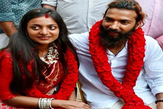 कुंभ वाली वायरल गर्ल मोनालिसा भोंसले और फरमान की बढ़ी मुश्किलें राष्ट्रीय मानवाधिकार आयोग का कड़ा एक्शन