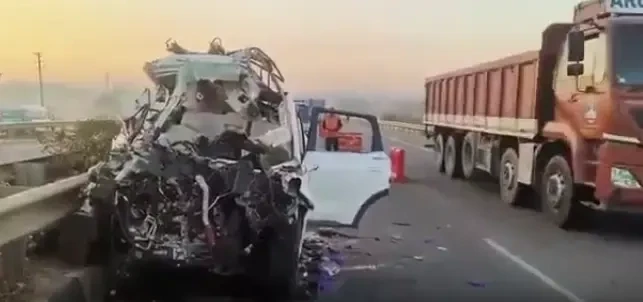 Bengaluru Highway Accident: బైక్, ట్రక్కును ఢీకొట్టి ఏడుగురు దుర్మరణం