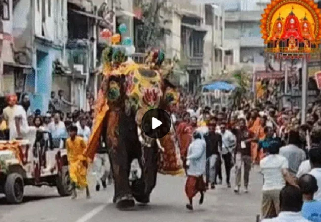 SHOCKING : ಐಸಿಹಾಸಿಕ ಜಗನ್ನಾಥ ಯಾತ್ರೆಯಲ್ಲಿ ಭಕ್ತರನ್ನ ಅಟ್ಟಾಡಿಸಿದ ಆನೆ ; ದಿಕ್ಕಾಪಾಲಾಗಿ ಓಡಿದ ಜನ |WATCH VIDEO