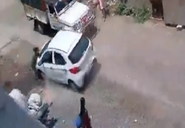 WATCH VIDEO : ಯದ್ವಾತದ್ವಾ ಕಾರು ಓಡಿಸಿ ಮಹಿಳೆಗೆ ಡಿಕ್ಕಿ ಹೊಡೆದ ಬಾಲಕ : ಶಾಕಿಂಗ್ ವಿಡಿಯೋ ವೈರಲ್