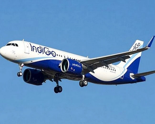 Indigo Flight Emergency Landing हवेतच विमानाचे इंजिन फेल