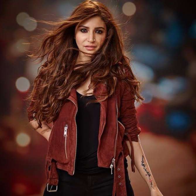 Check Out Different Hairstyles Of Anushka Sharma Lehren English