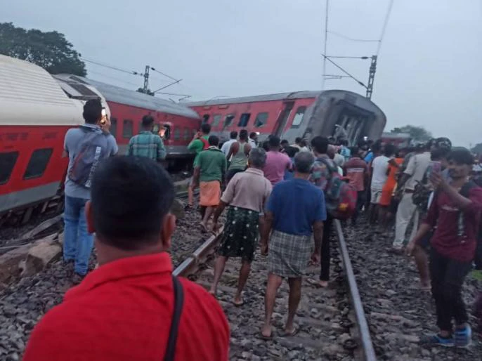 Howrah-CSMT Express Derails in Jharkhand After Colliding With Goods Train Near Rajkharsawan Railway Station; 6 Injured