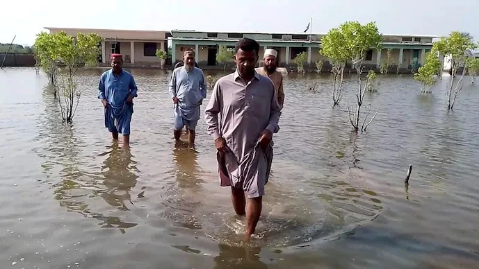 पाकिस्तान: मुजफ्फराबाद में अचानक आई 'बाढ़', इमरजेंसी घोषित... भारत का नाम लेकर छटपटाने लगी PAK मीडिया
