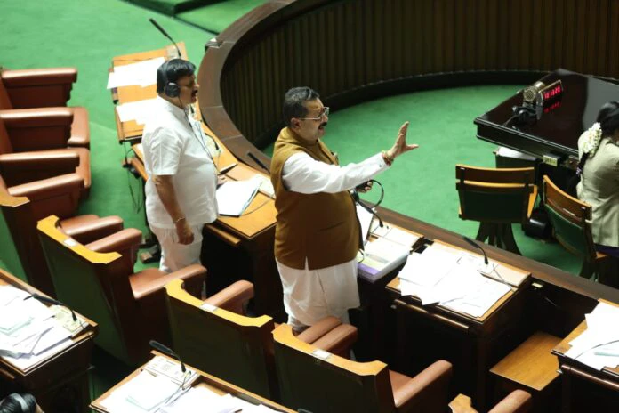 Pro Pakistan Slogan : ಪಾಕಿಸ್ತಾನದ ಪರ ಘೋಷಣೆ ಕೂಗುವವರು ತಾ**ಗಂಡರು - ಸದನದಲ್ಲಿ ಯತ್ನಾಳ್‌ ಆರ್ಭಟ! VIDEO