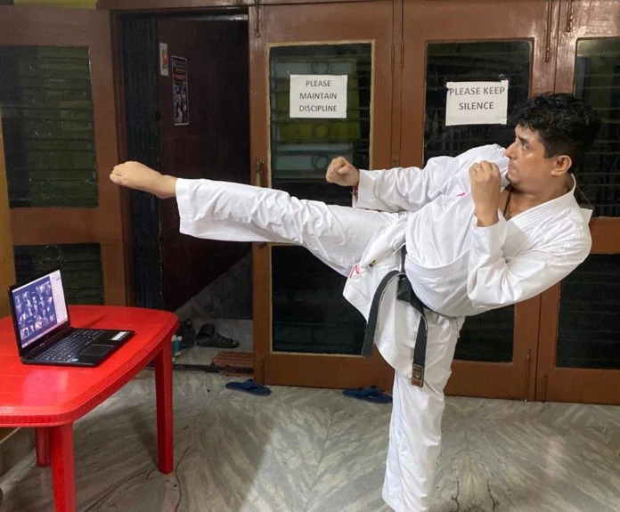 Hanshi Premjit Sen organised a free workshop for students on " New Modern Techniques of Karate"