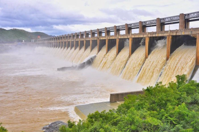 ಮೆಟ್ಟೂರು ಜಲಾಶಯ: ನೀರು ಹೊರಕ್ಕೆ, ಕಾವೇರಿ ಪ್ರದೇಶದಲ್ಲಿ ಭಾರಿ ಮಳೆ ನಿರೀಕ್ಷೆ