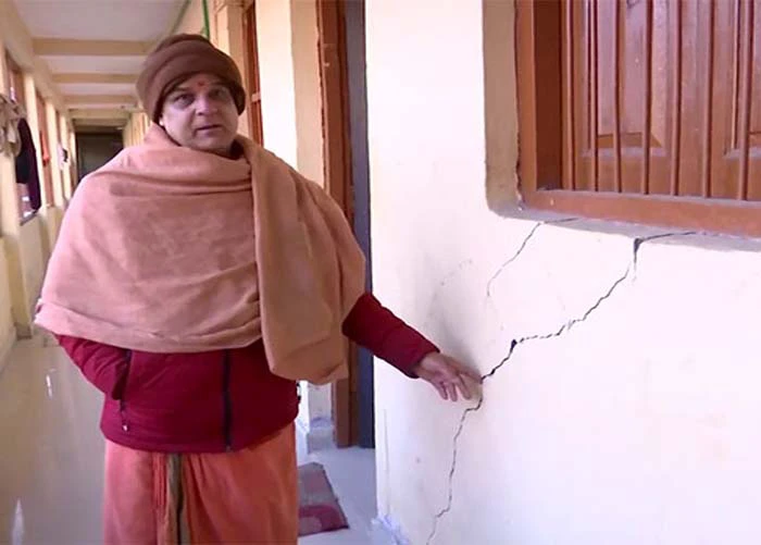 ಜೋಶಿಮಠ ಆಯ್ತು.ಇದೀಗ ಶಂಕರಾಚಾರ್ಯ ಮಠದಲ್ಲೂ ಬಿರುಕು!