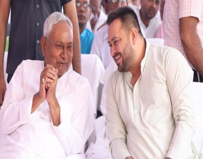 सीएम हाउस में डेढ़ घंटे नीतीश और तेजस्वी की गुप्त मीटिंग, बना BJP को EXIT कराने का प्लान “ > • ˌ सीएम हाउस में डेढ़ घंटे नीतीश और तेजस्वी की गुप्त मीटिंग, बना BJP को EXIT कराने का प्लान “ > • ˌ