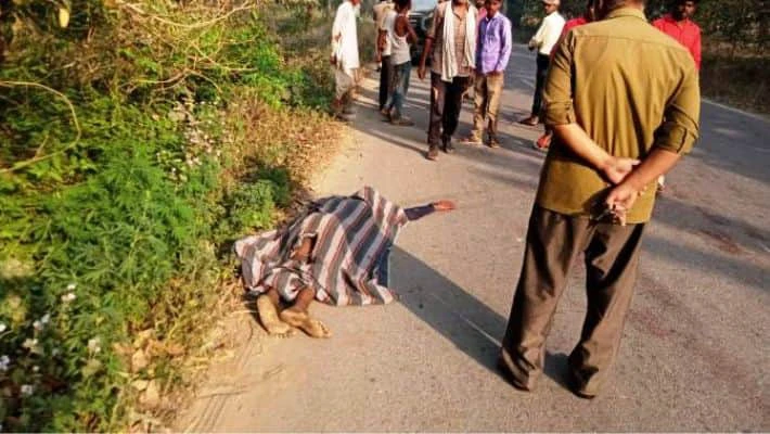 लड़के ने बीच सड़क काटा गला, खून ऐसा बहा जैसे किसी ने नल खोल दिया हो