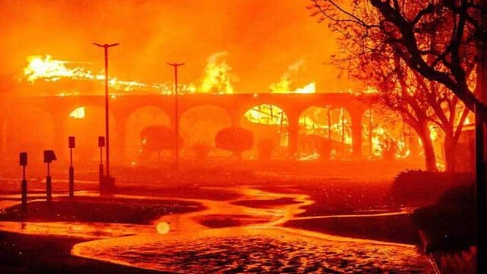 Los Angeles Wildfires: हॉलीवुड हिल्स में फैली नई आग, घर छोड़ भागे 1 लाख लोग..