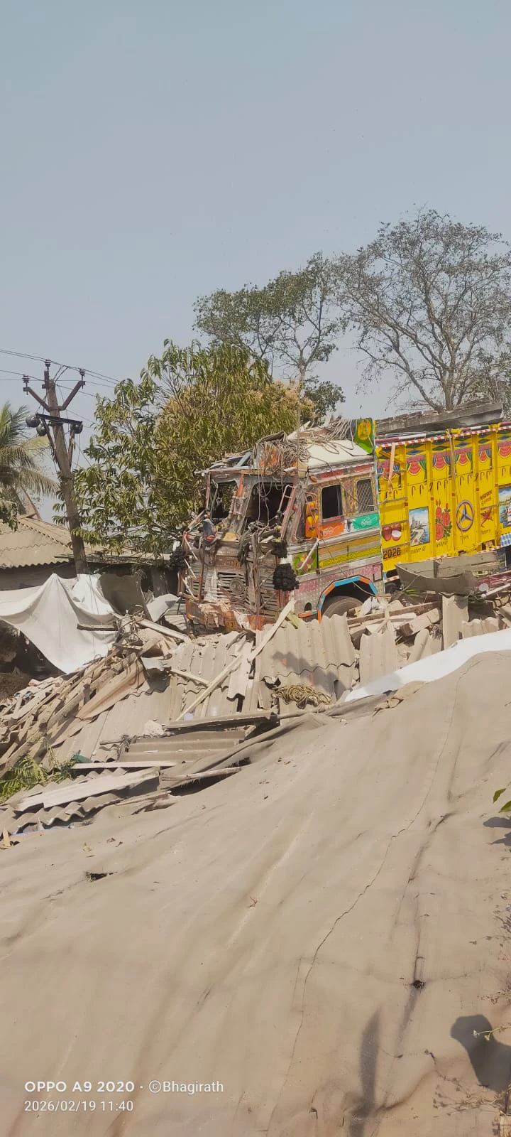 কেশপুরে লরির ধাক্কায় বৃদ্ধের মৃত্যু, নিয়ন্ত্রণ হারিয়ে নার্সারিতে ঢুকল ঘাতক যান
