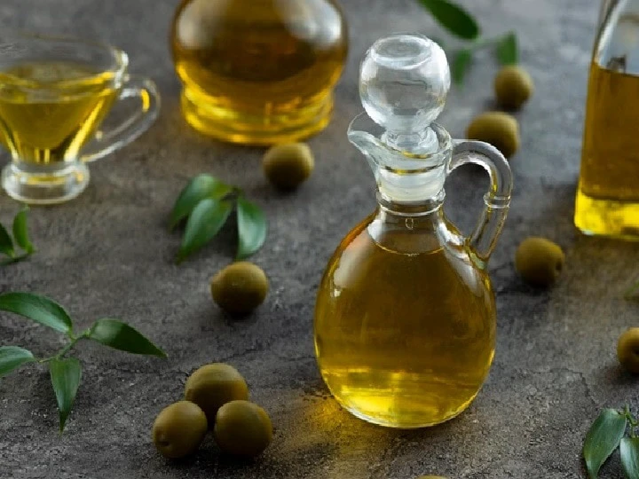 If Dry Skin Bothers You In Winter, Here's How You Can Use Olive Oil To Treat The Condition