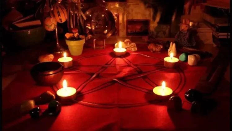 ‘भूत उतारने’ के बहाने नाबालिग से तांत्रिक की शर्मनाक हरकत, फरार आरोपी पर केस दर्ज