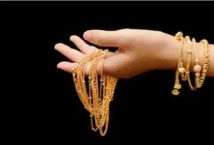 Gold ring in ring finger astrology