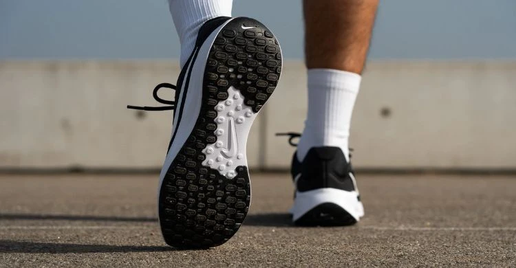 ब्रांडेड जूते खरीदना लग्जरी है या सेहत के लिए एक समझदारी भरा निवेश