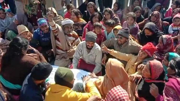 Firozpur News: छह लोगों ने की युवक की हत्या, नाराज परिजनों ने लगाया धरना, छह के खिलाफ केस