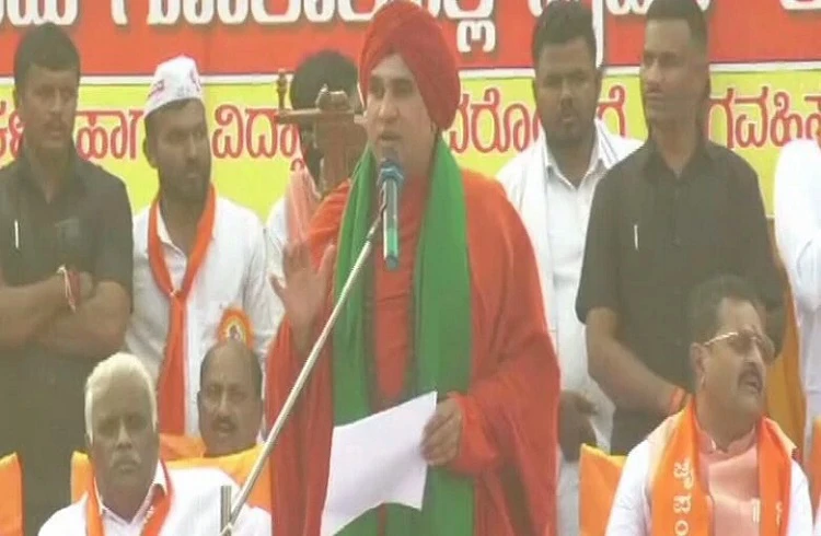 ಗೋಕಾಕ್ ನಲ್ಲಿ ಪಂಚಮಸಾಲಿ ಸಮಾವೇಶ ಮಾಡೋದಕ್ಕೆ ಎಂಟೆದೆ ಬೇಕು -ಜಯಮೃತ್ಯುಂಜಯ ಸ್ವಾಮೀಜಿ