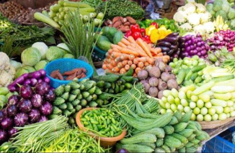 Vegetable prices rise : ಬೆಲೆ ಏರಿಕೆಯಿಂದ ತತ್ತರಿಸಿರುವ ಗ್ರಾಹಕರಿಗೆ ಬಿಗ್ ಶಾಕ್ : ತರಕಾರಿ ಬೆಲೆಯಲ್ಲಿ ಮತ್ತೆ ಏರಿಕೆ