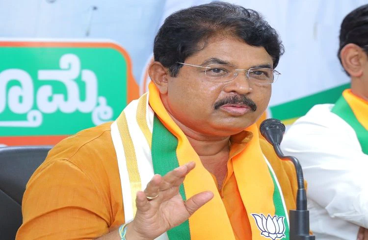 ʻರೈತ ಹಂತಕʼ ಸಿದ್ದರಾಮಯ್ಯ ಸರ್ಕಾರದ 1 ವರ್ಷದ ಅವಧಿಯಲ್ಲಿ 1,182 ರೈತರು ಆತ್ಮಹತ್ಯೆ : ಆರ್.‌ ಅಶೋಕ್‌ ಕಿಡಿ