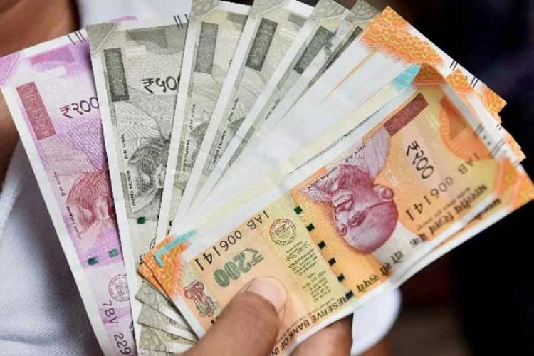 Rupee Vs Dollar:  ফের নামছে টাকার  দাম, আশ্বাস কেন্দ্রের