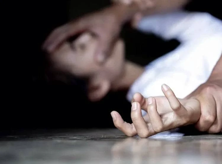 SHOCKING : ಹೊಸ ಕೆಲಸ ಸಿಕ್ಕಿದ ಖುಷಿಗೆ 'ಪಾರ್ಟಿ' ಕೊಟ್ಟ ಗೆಳತಿಯನ್ನೇ 'ಗ್ಯಾಂಗ್ ರೇಪ್' ಮಾಡಿದ ಸ್ನೇಹಿತರು..!