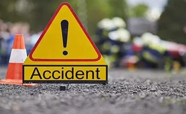 HYD Accident: రోడ్డు ప్రమాదంలో ఇద్దరు ఇంజినీరింగ్ విద్యార్థుల దుర్మరణం