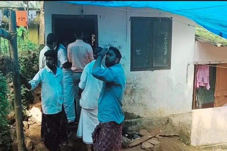 നാട്ടുകാര് കളിയാക്കിയതുകൊണ്ട് ഗര്ഭിണിയാണെന്ന വിവരംമറച്ചുവച്ചു; കോട്ടയത്ത് കുഞ്ഞിനെ കൊന്നതിന് അറസ്റ്റിലായ അമ്മയുടെ മൊഴി