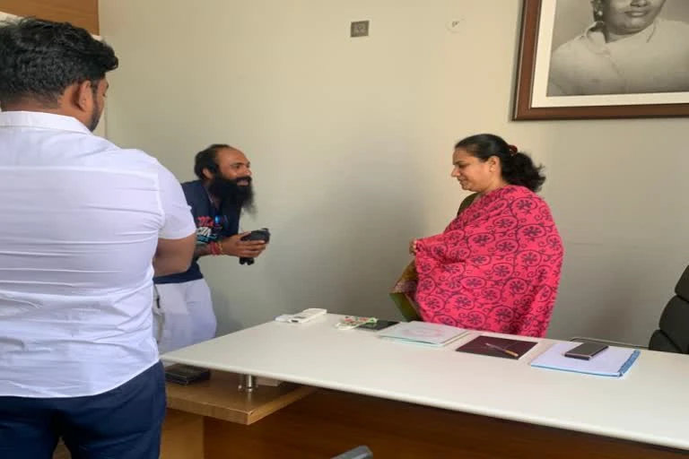 ಅಪ್ಪುಗಾಗಿ ಹಿಮಾಲಯದಿಂದ ಬಂದ ಅಭಿಮಾನಿಗೆ ಅಶ್ವಿನಿ ಕೊಟ್ರು ಕಾಸ್ಟ್ಲೀ ಉಡುಗೊರೆ