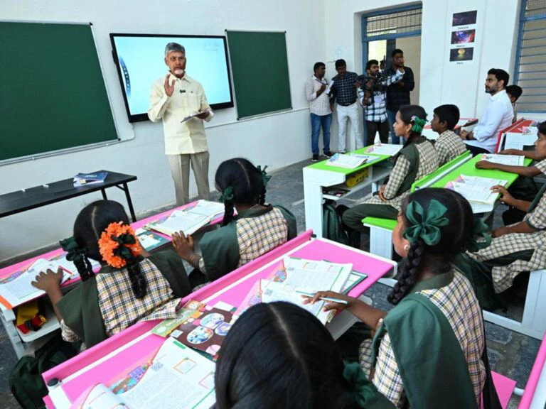 CBN Turns Teacher, Tutors About Resources